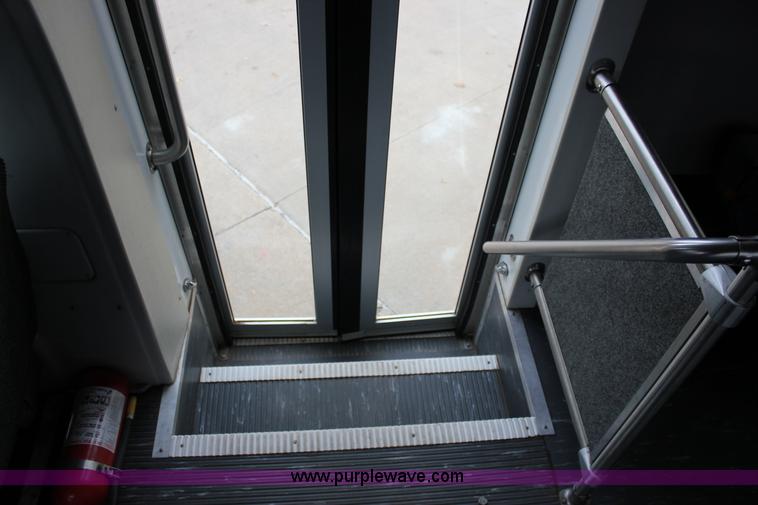 image for item J2314 2007 Ford E450 bus