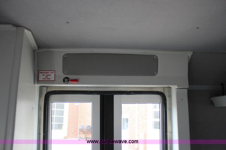 image for item J2314 2007 Ford E450 bus