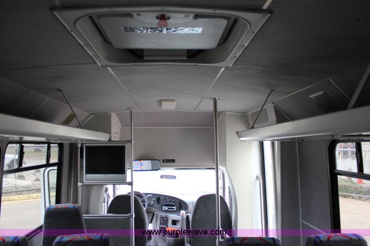 image for item J2314 2007 Ford E450 bus