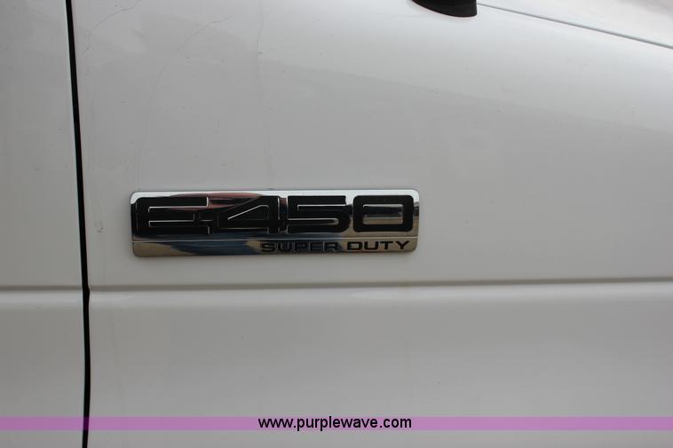 image for item J2314 2007 Ford E450 bus
