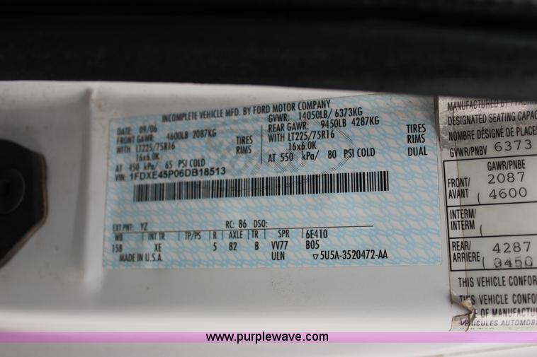 image for item J2314 2007 Ford E450 bus