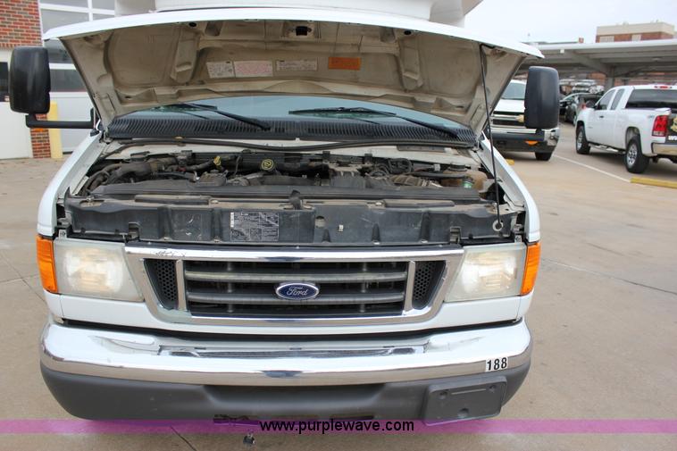 image for item J2314 2007 Ford E450 bus