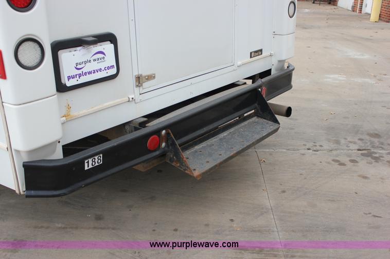 image for item J2314 2007 Ford E450 bus