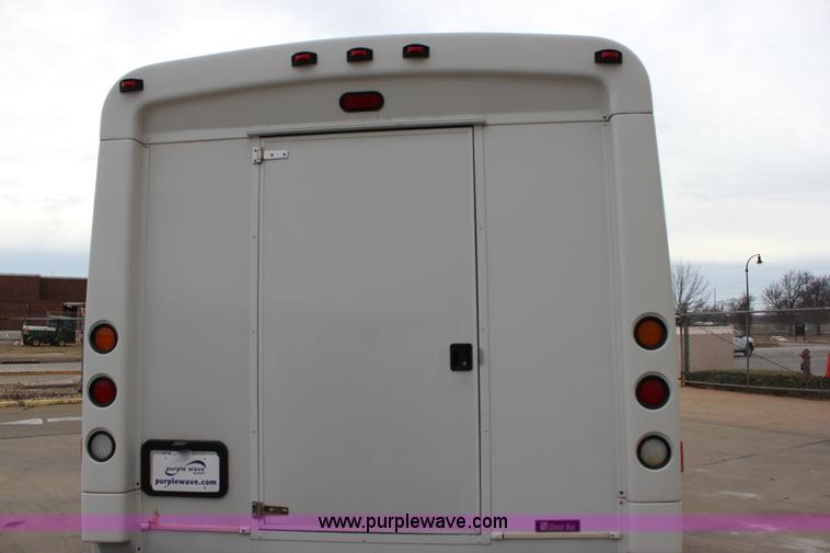 image for item J2314 2007 Ford E450 bus
