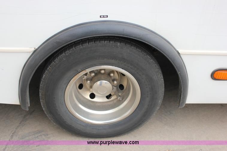 image for item J2314 2007 Ford E450 bus