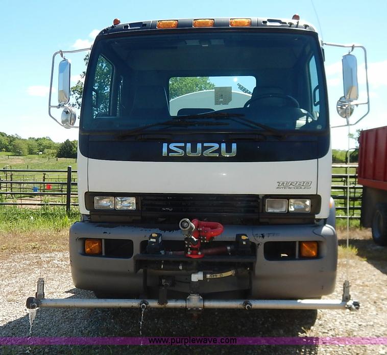 image for item J3952 1998 Isuzu FTR water truck