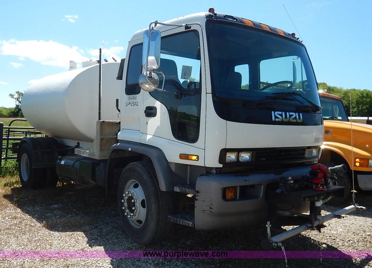image for item J3952 1998 Isuzu FTR water truck