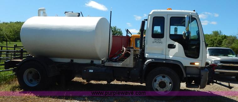 image for item J3952 1998 Isuzu FTR water truck