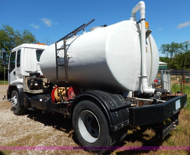 image for item J3952 1998 Isuzu FTR water truck