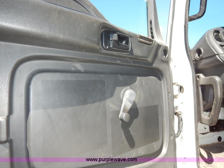 image for item J3952 1998 Isuzu FTR water truck