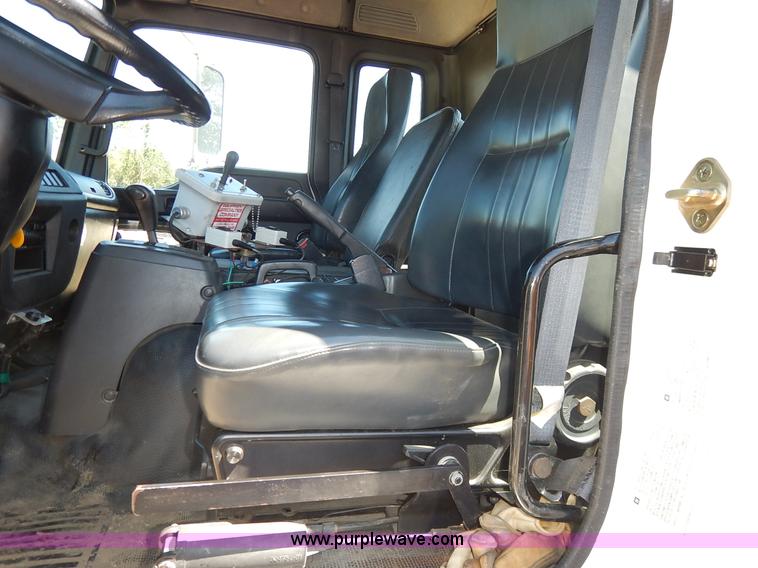 image for item J3952 1998 Isuzu FTR water truck