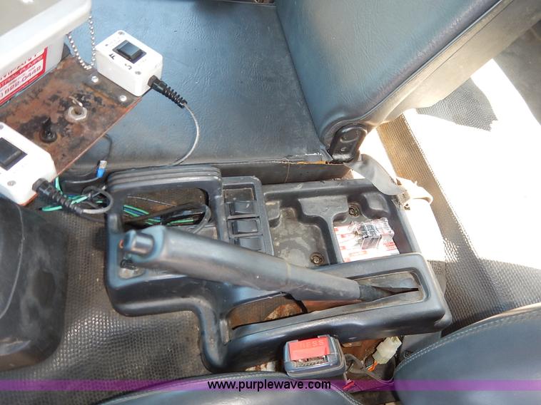 image for item J3952 1998 Isuzu FTR water truck