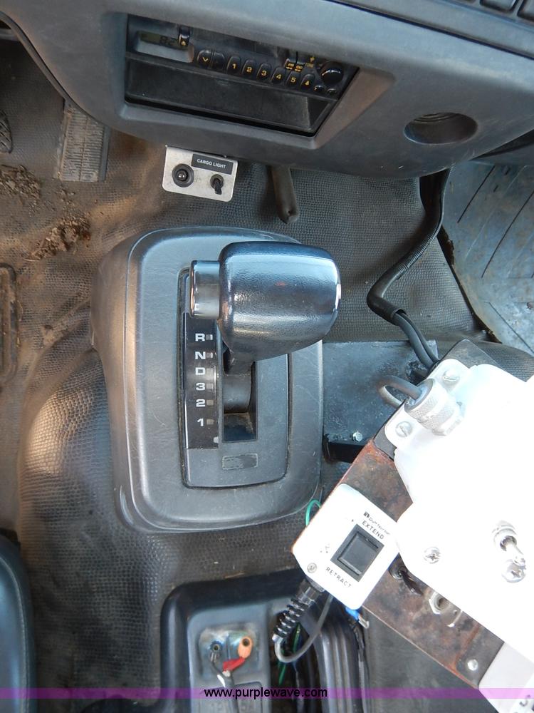 image for item J3952 1998 Isuzu FTR water truck