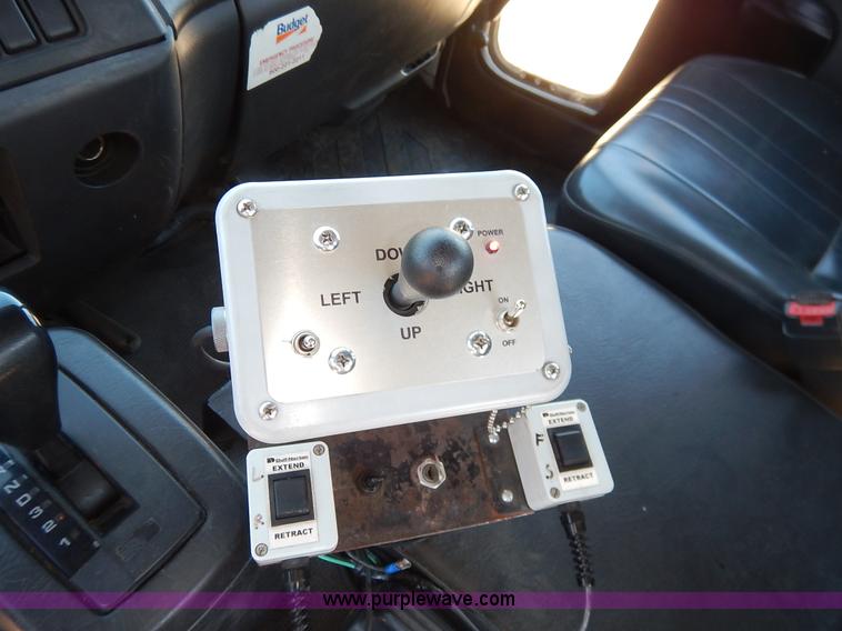 image for item J3952 1998 Isuzu FTR water truck