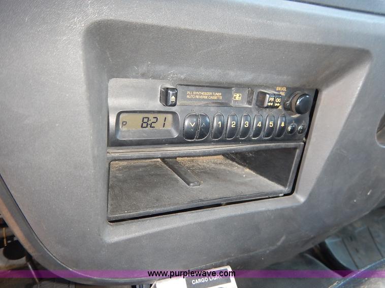 image for item J3952 1998 Isuzu FTR water truck