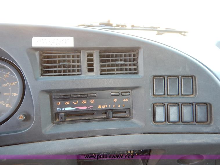 image for item J3952 1998 Isuzu FTR water truck