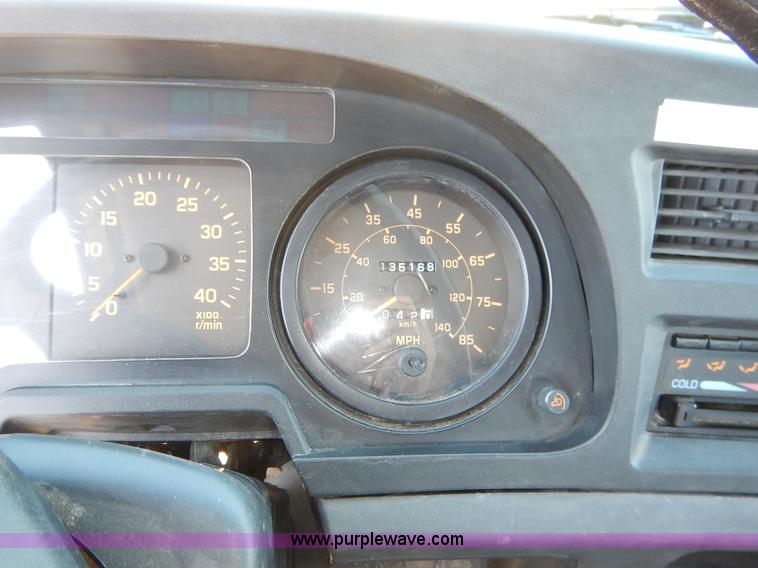 image for item J3952 1998 Isuzu FTR water truck