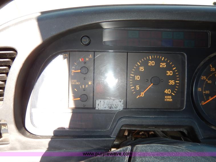 image for item J3952 1998 Isuzu FTR water truck