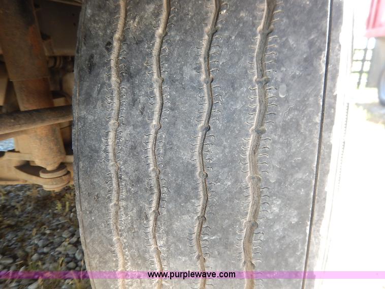 image for item J3952 1998 Isuzu FTR water truck