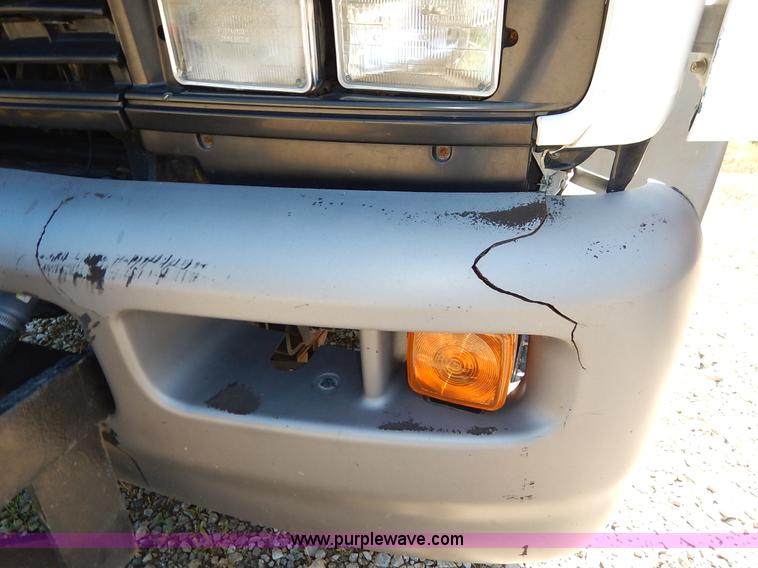 image for item J3952 1998 Isuzu FTR water truck