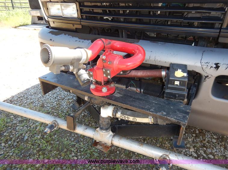 image for item J3952 1998 Isuzu FTR water truck