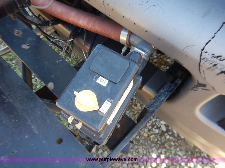 image for item J3952 1998 Isuzu FTR water truck