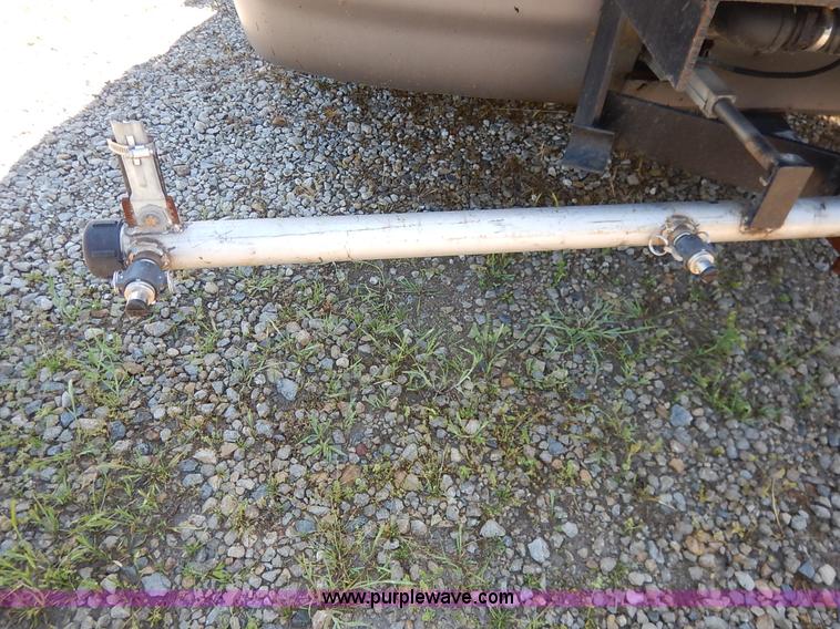 image for item J3952 1998 Isuzu FTR water truck