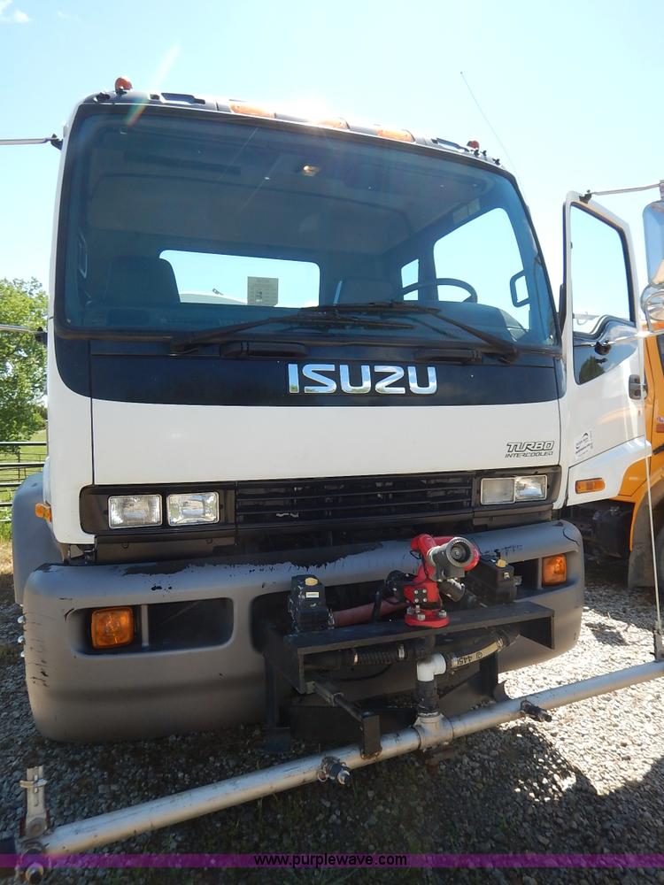image for item J3952 1998 Isuzu FTR water truck