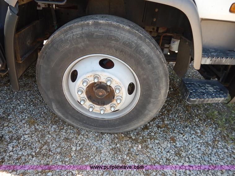 image for item J3952 1998 Isuzu FTR water truck