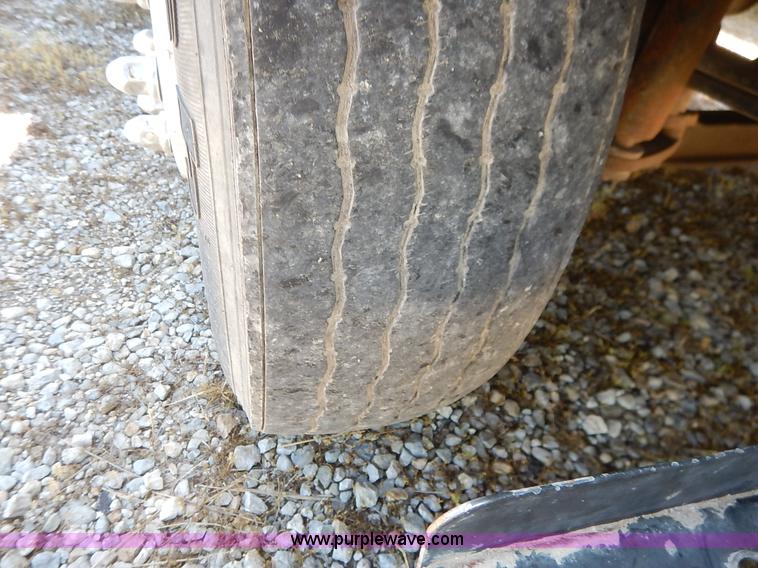 image for item J3952 1998 Isuzu FTR water truck