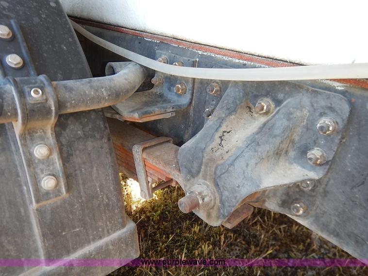 image for item J3952 1998 Isuzu FTR water truck