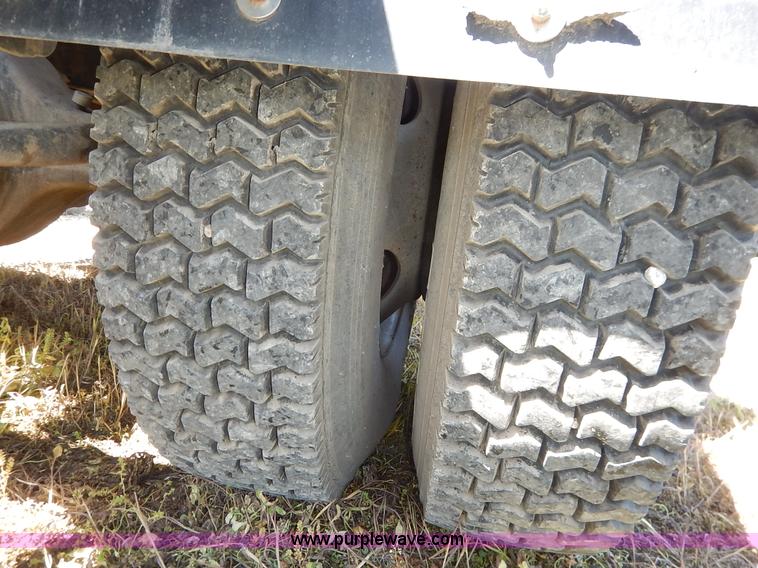 image for item J3952 1998 Isuzu FTR water truck