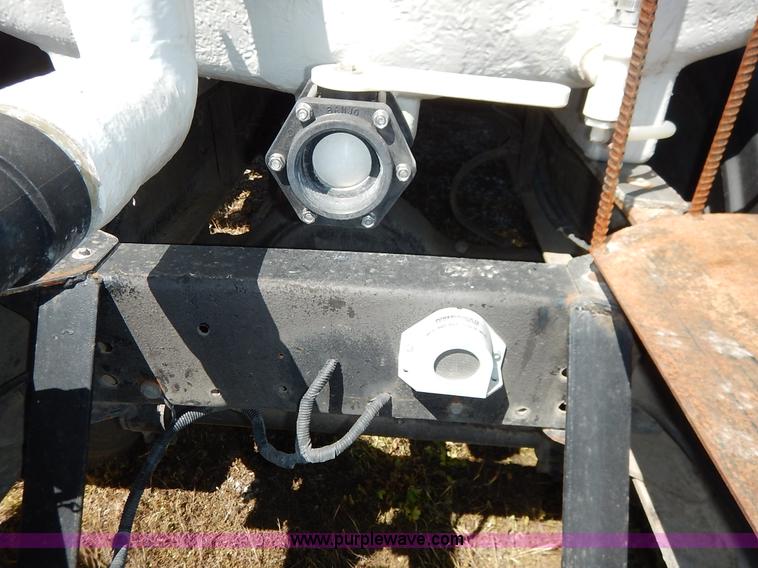 image for item J3952 1998 Isuzu FTR water truck