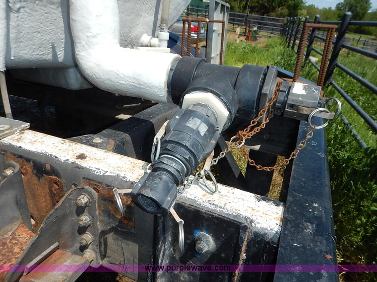 image for item J3952 1998 Isuzu FTR water truck