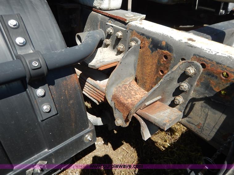 image for item J3952 1998 Isuzu FTR water truck