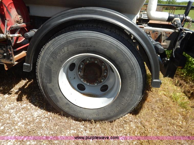 image for item J3952 1998 Isuzu FTR water truck