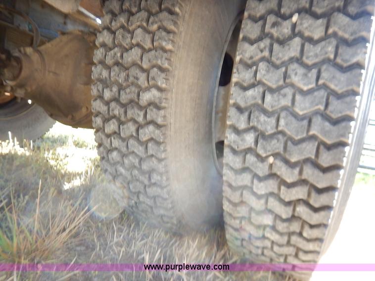 image for item J3952 1998 Isuzu FTR water truck