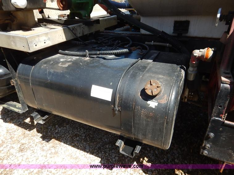 image for item J3952 1998 Isuzu FTR water truck