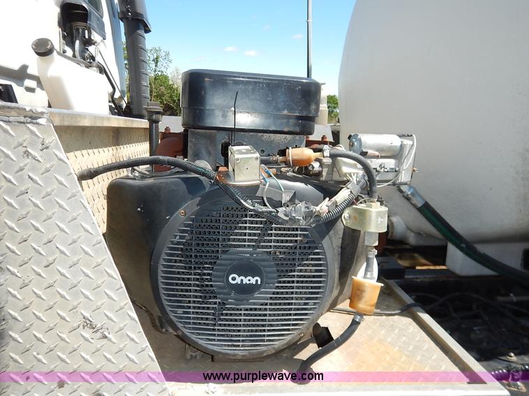 image for item J3952 1998 Isuzu FTR water truck