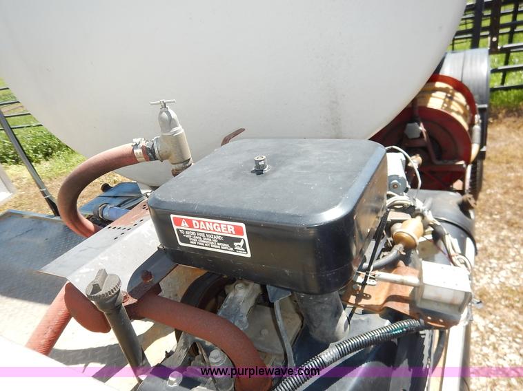 image for item J3952 1998 Isuzu FTR water truck