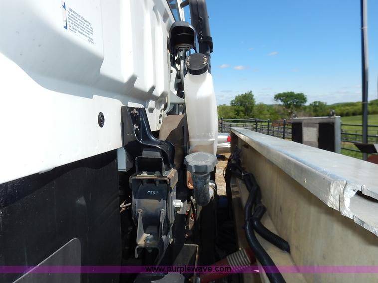 image for item J3952 1998 Isuzu FTR water truck