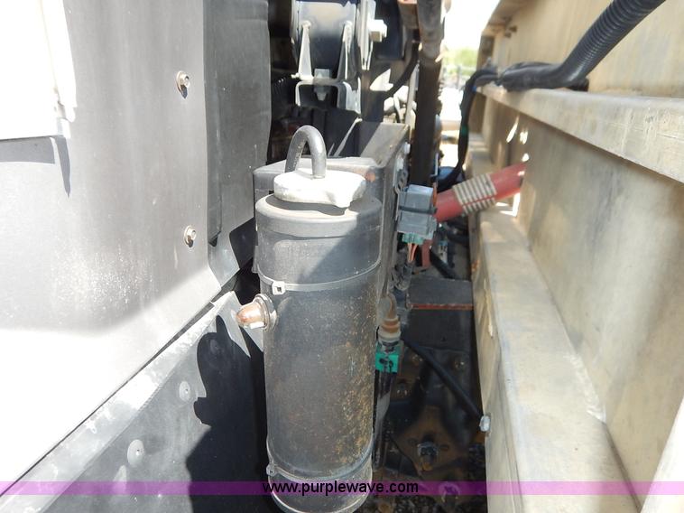 image for item J3952 1998 Isuzu FTR water truck