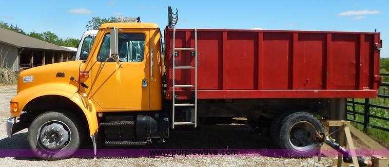 image for item J3953 2001 International 4700 dump truck