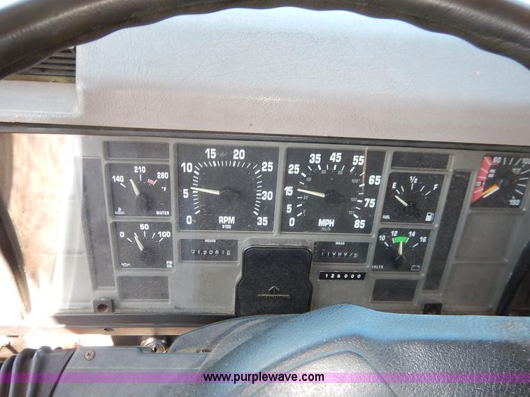 image for item J3953 2001 International 4700 dump truck