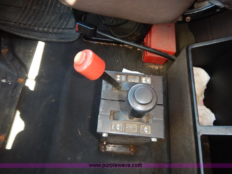 image for item J3953 2001 International 4700 dump truck