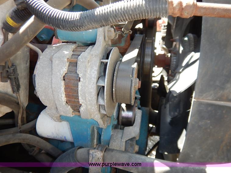 image for item J3953 2001 International 4700 dump truck