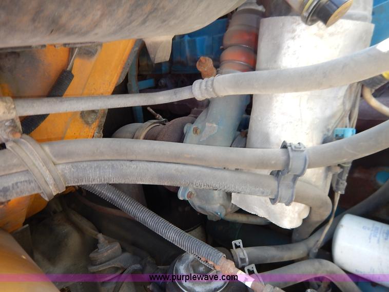 image for item J3953 2001 International 4700 dump truck