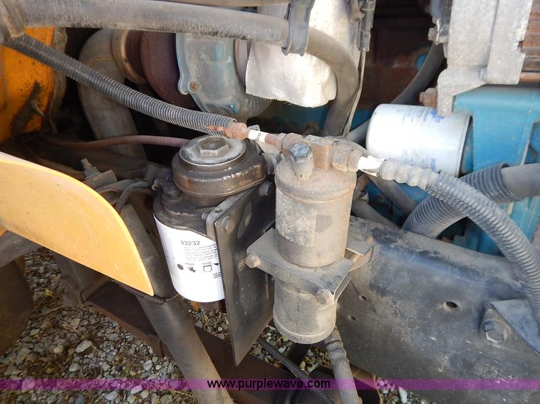 image for item J3953 2001 International 4700 dump truck