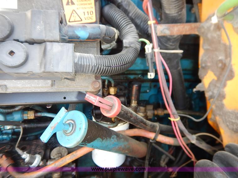 image for item J3953 2001 International 4700 dump truck