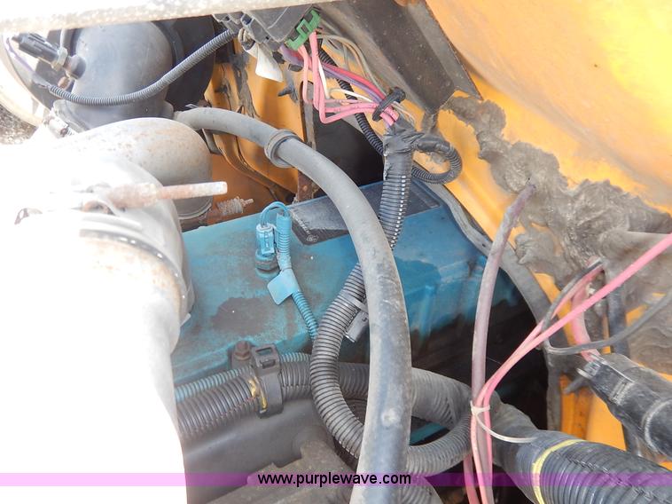 image for item J3953 2001 International 4700 dump truck